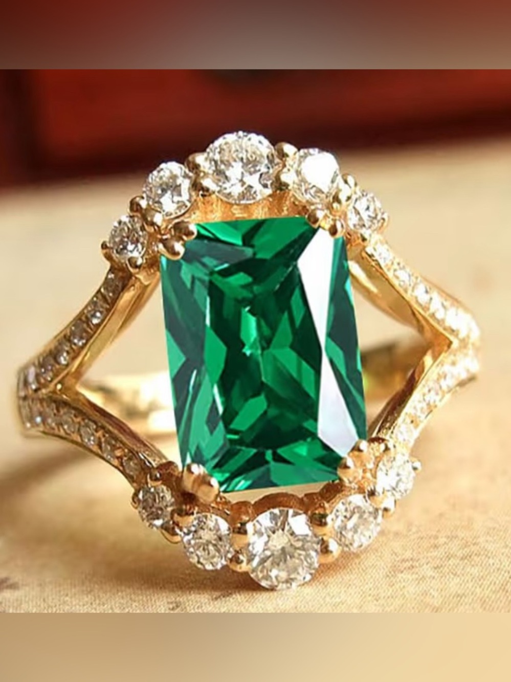 Beautiful Nordstrom Emerald Topaz Cocktail Party Ring size 8